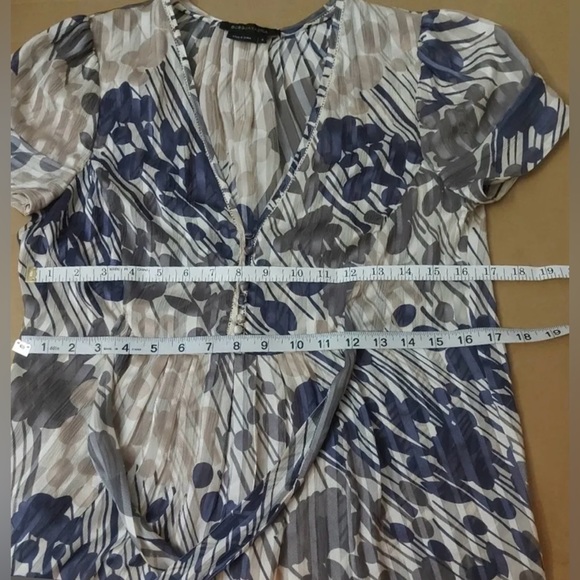 BCBG Max Azria 100% Silk Blouse - Picture 6 of 11